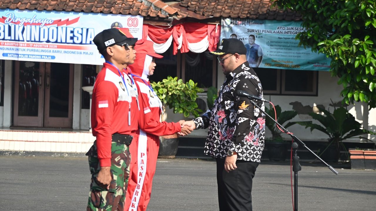 Sambut HUT ke-80 RI, Pemkab Bagikan Ribuan Bendera Merah Putih