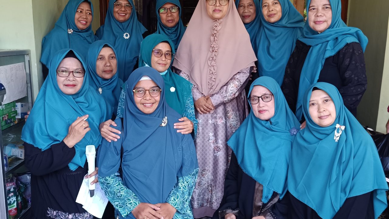 WARGA RT 4 RW 3 KELURAHAN KARANGMANYAR KECAMATAN KALIMANAH BAGIKAN 116 PAKET SEMBAKO